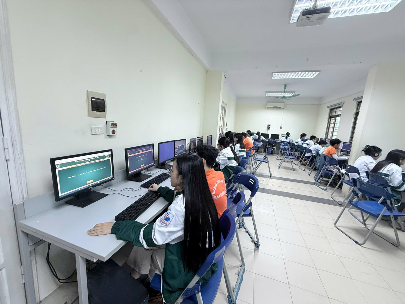 HỌC SINH KHỐI 6,7,8,9 TRƯỜNG THCS VÀ THPT M.V. LÔ-MÔ-NÔ-XỐP HOÀN THÀNH VÒNG THI IOE CẤP TRƯỜNG