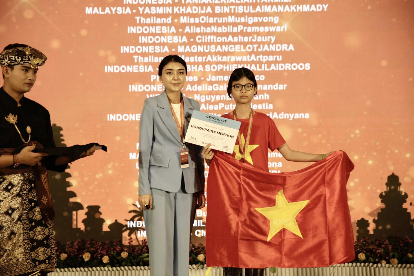 TỰ HÀO HỌC SINH TRƯỜNG THCS VÀ THPT M.V. LÔ-MÔ-NÔ-XỐP TRÊN ĐẤU TRƯỜNG QUỐC TẾ