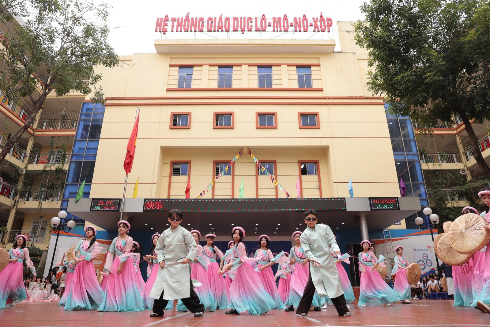 LỄ HỘI VĂN HOÁ CÁC NƯỚC WINTOPIA 2025 - RỰC RỠ MÙA LỄ HỘI CUỐI NĂM