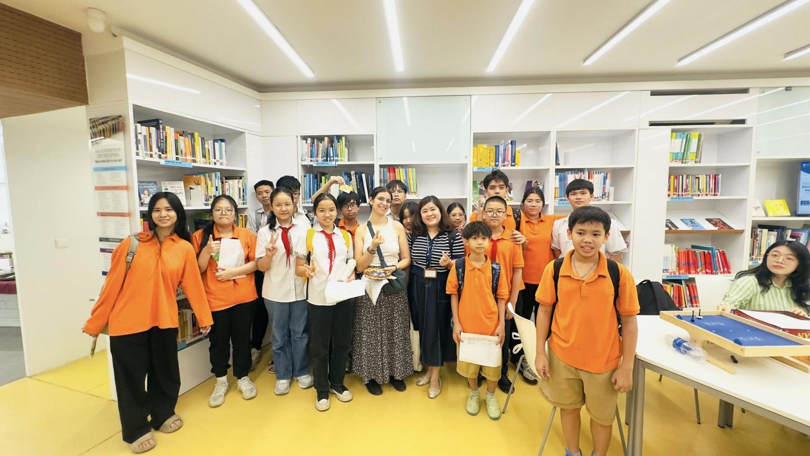 HỌC SINH CLB NGOẠI NGỮ, HỆ THỐNG GIÁO DỤC LÔ-MÔ-NÔ-XỐP TRẢI NGHIỆM VĂN HÓA ĐỨC QUA NHỮNG TRÒ CHƠI TẠI GOETHE-INSTITUT HÀ NỘI