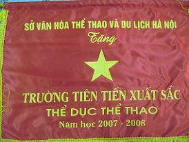 Ngày Thể thao Việt Nam 27-3 : Trường THPT Lômônôxốp nhận cờ Trường TTXS về TDTT