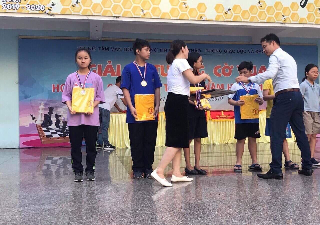 Kỳ thủ cờ vua Trần Phan Hoàng Nam, lớp 9I đoạt huy chương vàng cấp Quận