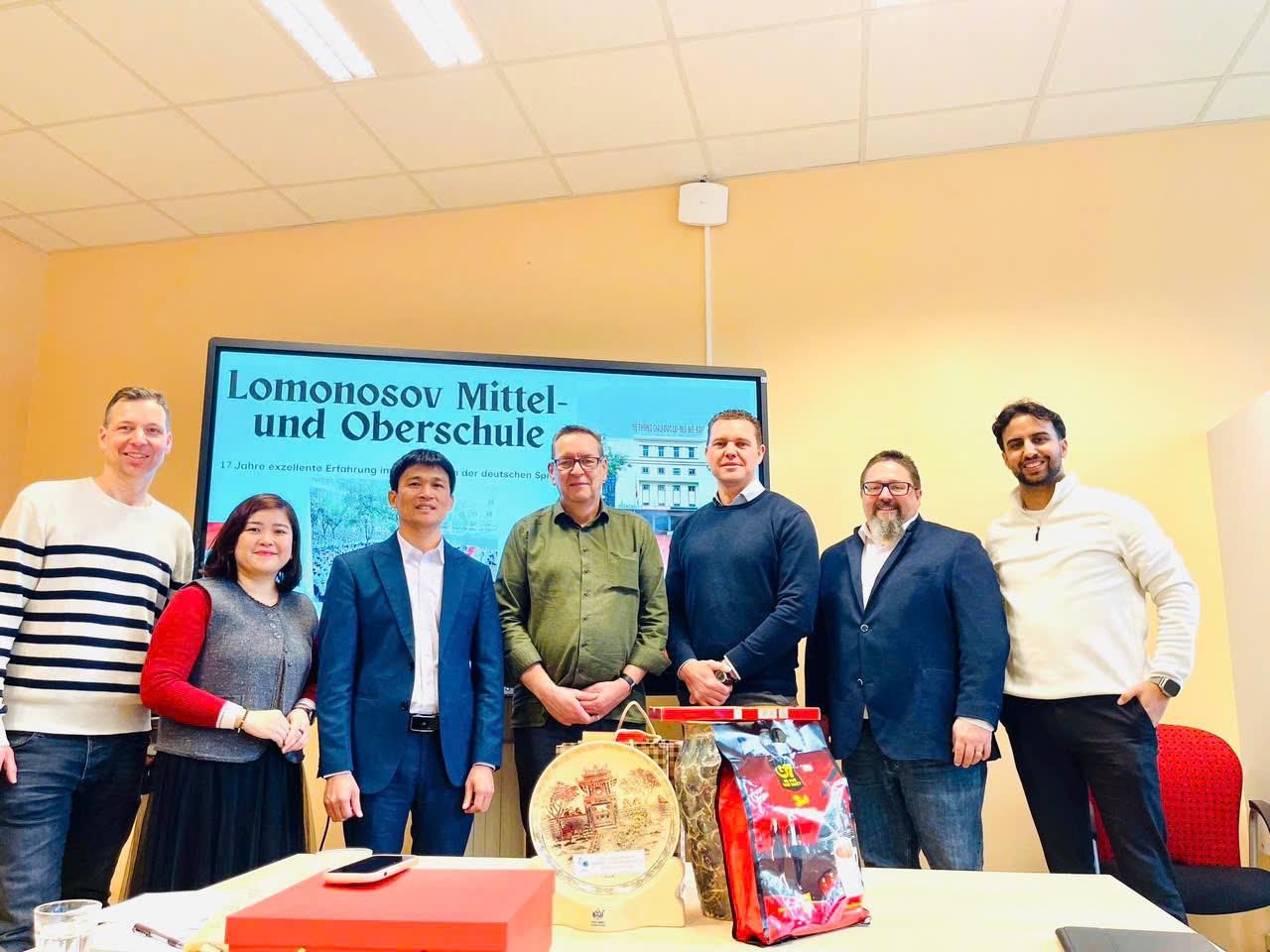 Trường THCS và THPT M.V. Lô-mô-nô-xốp và Trường Schule an der Sieg đã chính thức ký kết thỏa thuận hợp tác với tư cách là trường đối tác PASCH