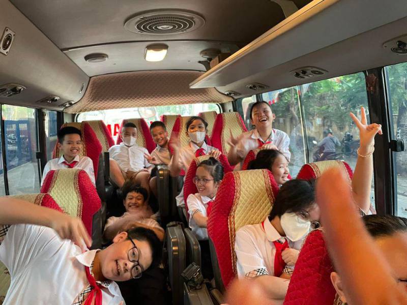 Kỹ năng thoát hiểm trên xe ô tô dành cho học sinh khối 6