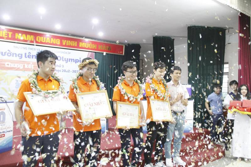 VÒNG NGUYỆT QUẾ CỦA CHƯƠNG TRÌNH