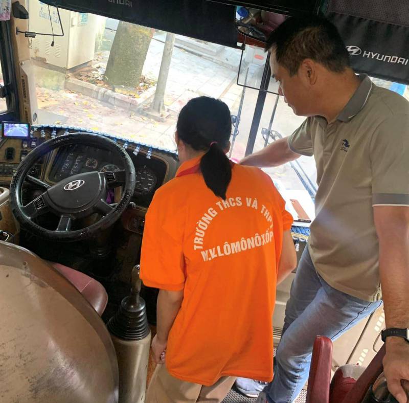 HƯỚNG DẪN THOÁT HIỂM TRÊN XE Ô TÔ DÀNH CHO HỌC SINH KHỐI 6