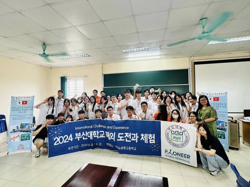 Hoạt động giao lưu học sinh, sinh viên giữa THCS và THPT M.V. Lô-mô-nô-xốp và trường Đại học Quốc gia Pusan
