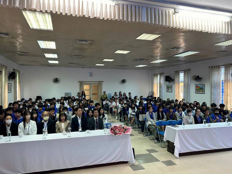 HOÀ NHỊP VĂN HOÁ, GẮN KẾT HỮU NGHỊ TRONG CHƯƠNG TRÌNH GIAO LƯU GIỮA TRƯỜNG HỌC NHẬT BẢN HÀ NỘI VÀ TRƯỜNG THCS VÀ THPT M.V. LÔ-MÔ-NÔ-XỐP