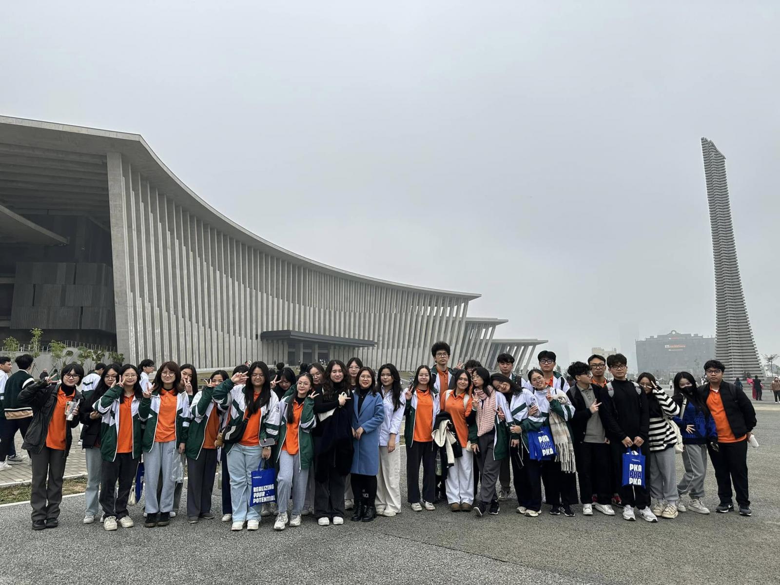 TRẢI NGHIỆM CÙNG HỌC SINH KHỐI 12