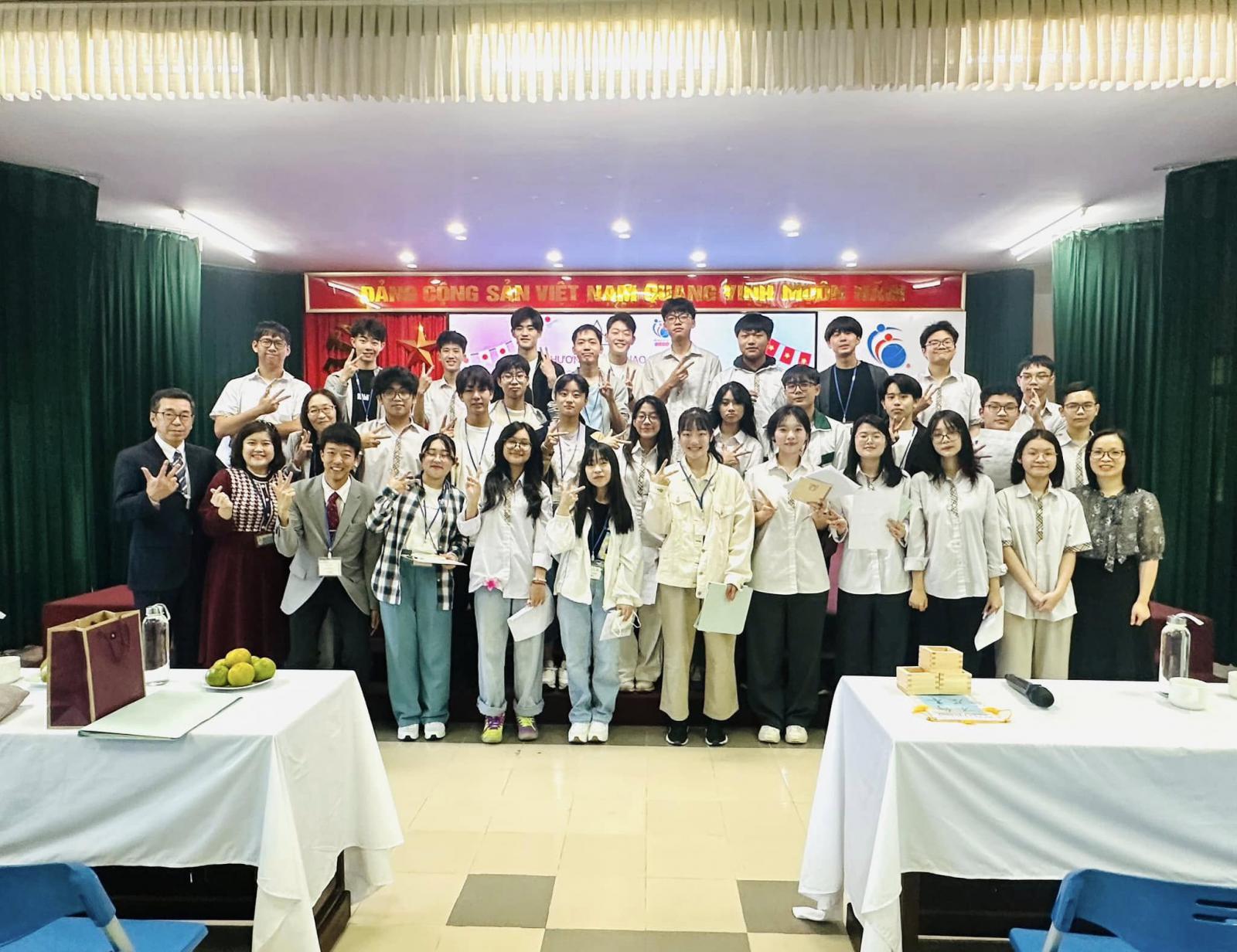 Buổi giao lưu giữa học sinh trường THPT Ogaki Higashi Nhật Bản với học sinh THCS và THPT M.V. Lô-mô-nô-xốp