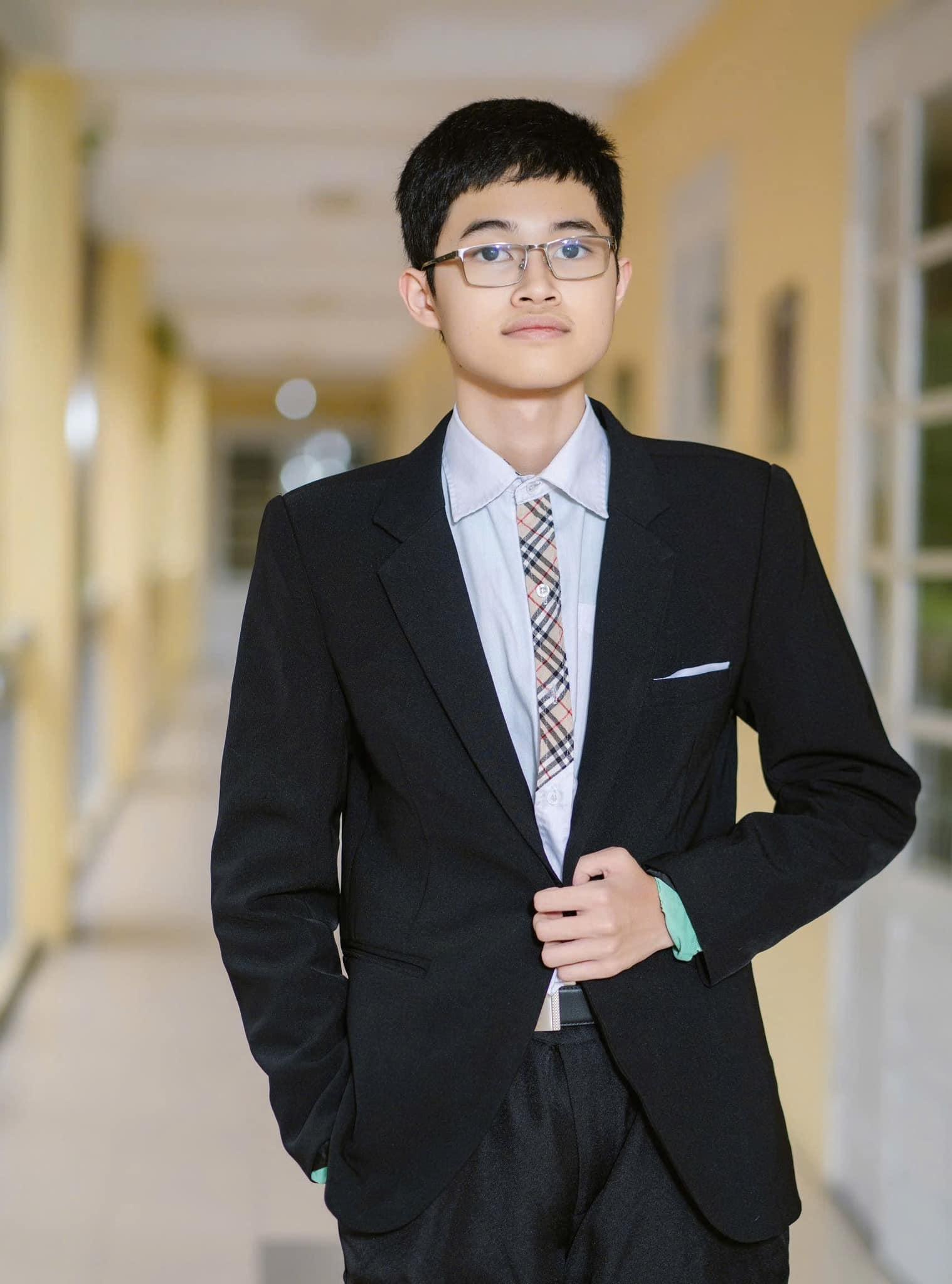 GƯƠNG SÁNG HỌC SINH TIÊU BIỂU : Đặng Nguyễn Minh Hoàng – Khẳng định mình bằng đam mê!