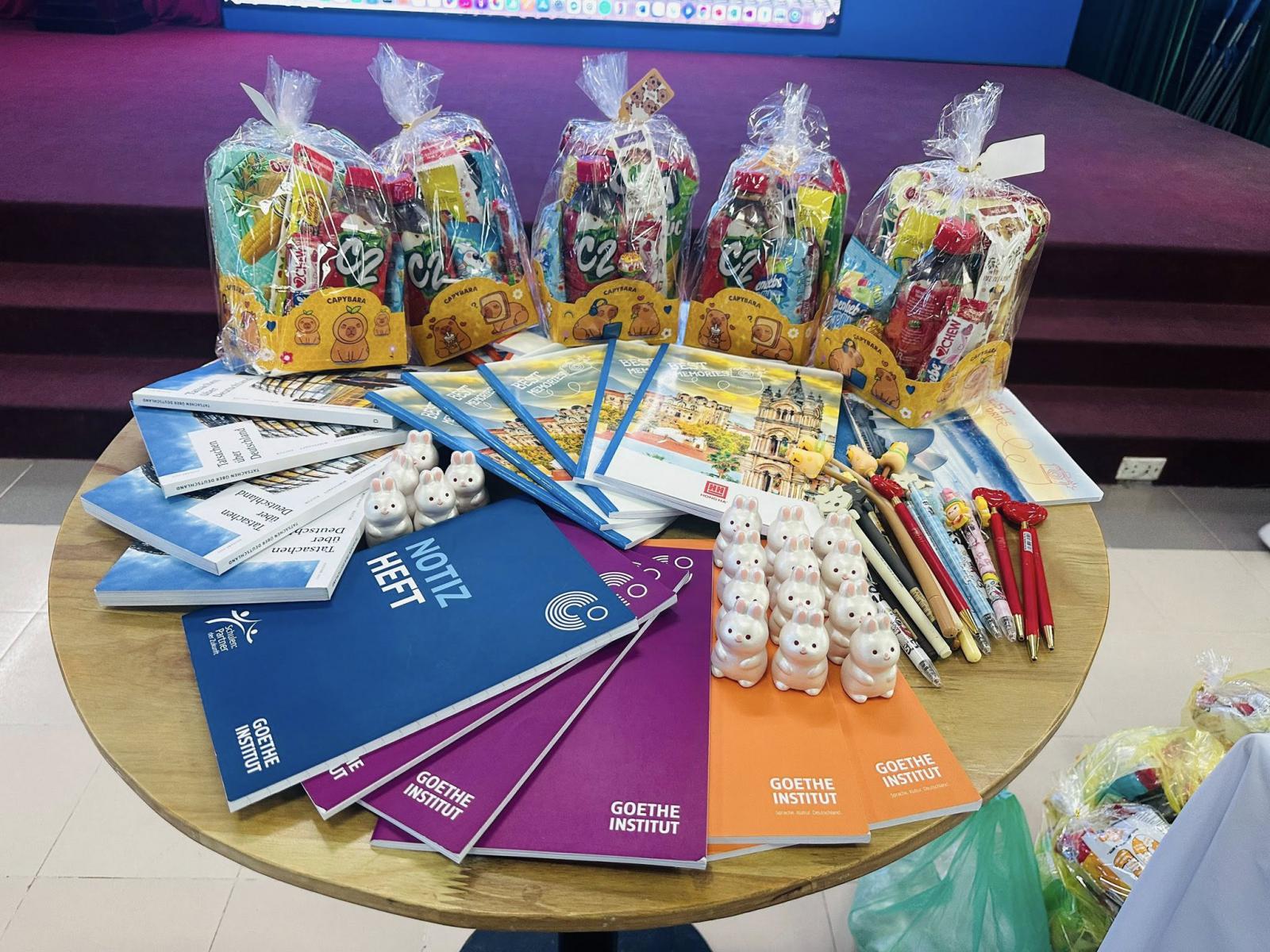 lễ Bế giảng CLB Ngoại ngữ năm học 2024-2025