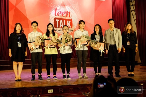 Bạn Phạm Trịnh Hương Giang lớp 11D xuất sắc đạt giải Ba Cuộc thi hùng biện tiếng Anh TeenTalk 2017