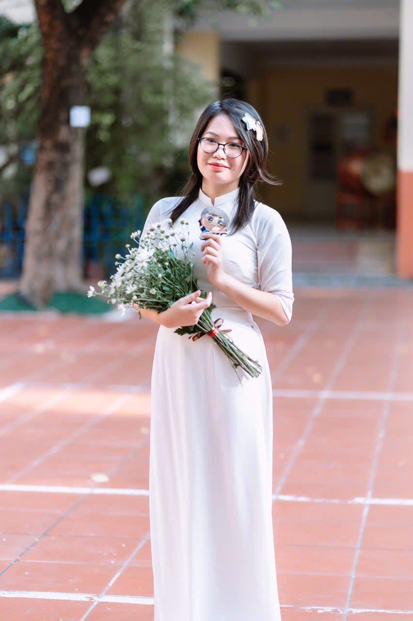 GƯƠNG SÁNG HỌC TẬP – HOÀNG NGUYỄN THÙY DƯƠNG - 12H - TỰ TIN GÕ CỬA ƯỚC MƠ ÁO TRẮNG