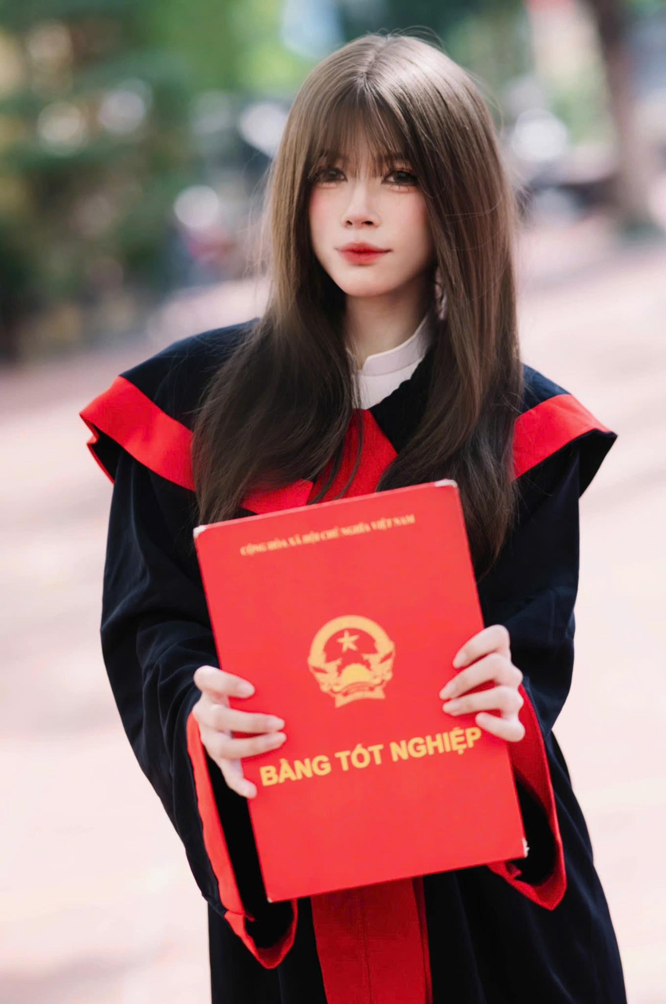 NỮ SINH NGUYỄN THU THỦY – NIỀM TỰ HÀO CỦA LỚP 12E