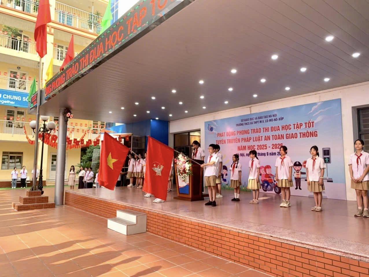 SINH HOẠT DƯỚI CỜ: PHÁT ĐỘNG PHONG TRÀO HỌC TẬP TỐT VÀ TUYÊN TRUYỀN PHÁP LUẬT AN TOÀN GIAO THÔNG