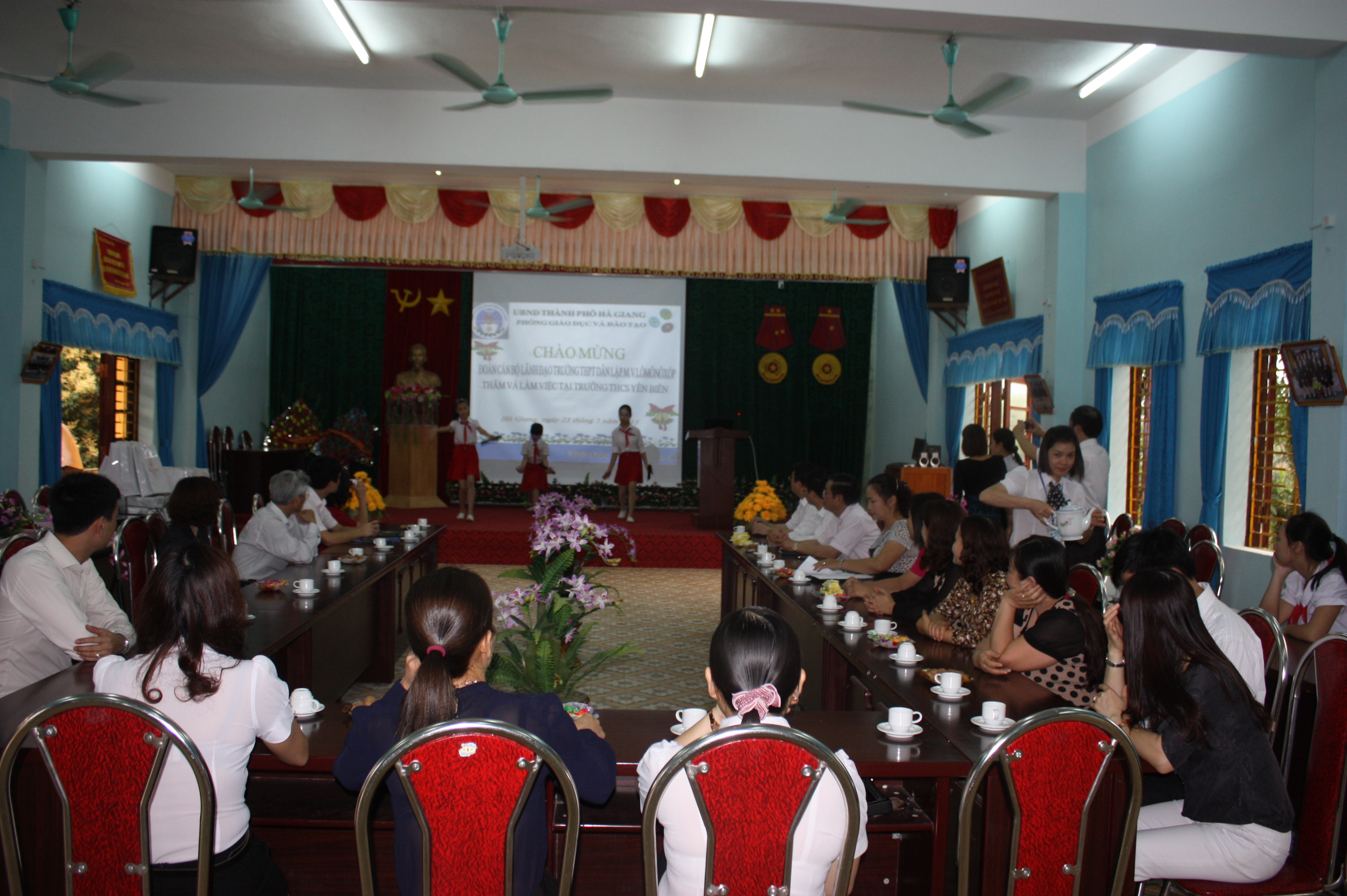 Trường THPT M.V. Lômônôxốp hợp tác giáo dục với PGD thành phố Hà Giang 