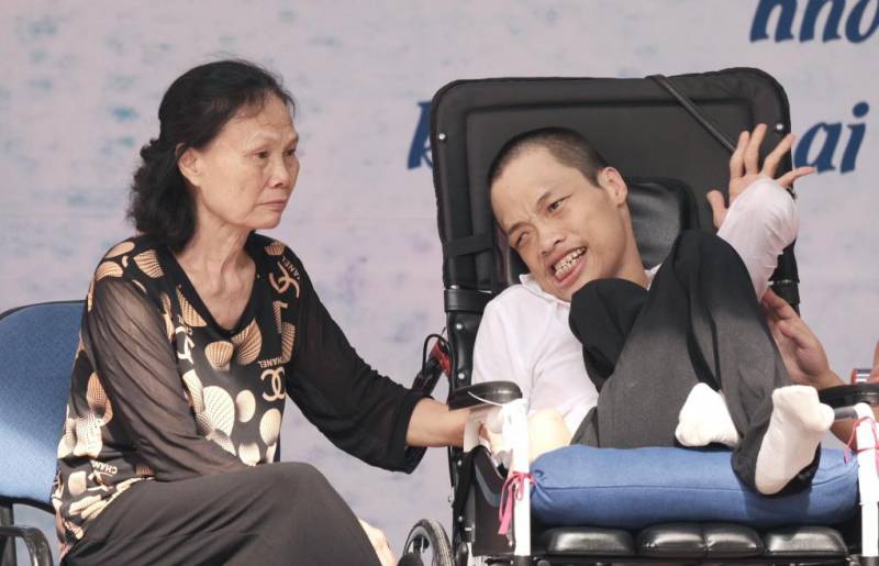 Tiết chào cờ khác lạ của hơn 2.800 học sinh Hà Nội